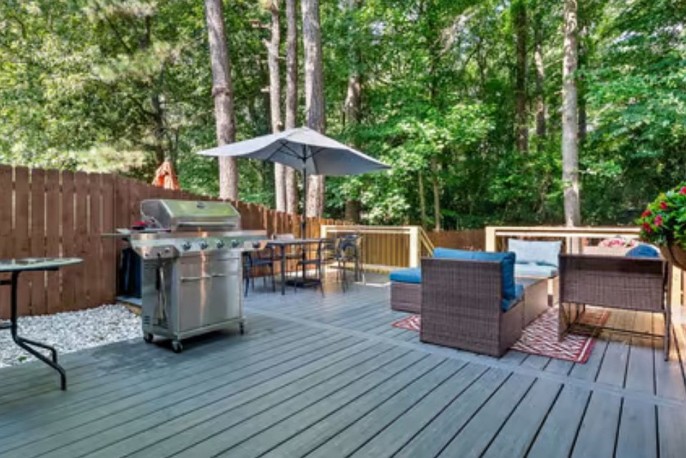 1st image of 555 Heritage Ct