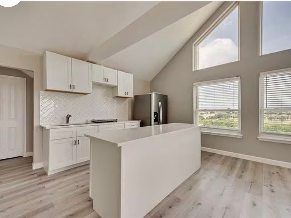 1st image of 1803 Old Oak Dr #C