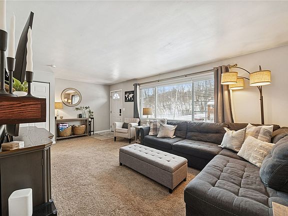 3rd image of 5269 Colewood Dr