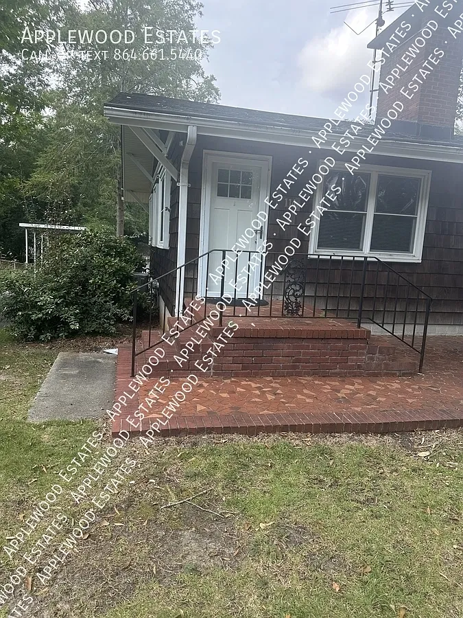 3 bed, 2300 sqft, $1,900 — Photo 2