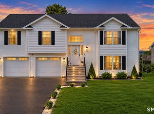 26 Crestview Ln, Waterbury, CT 06708