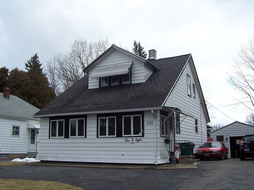 Cape Cod w/new kitchen
