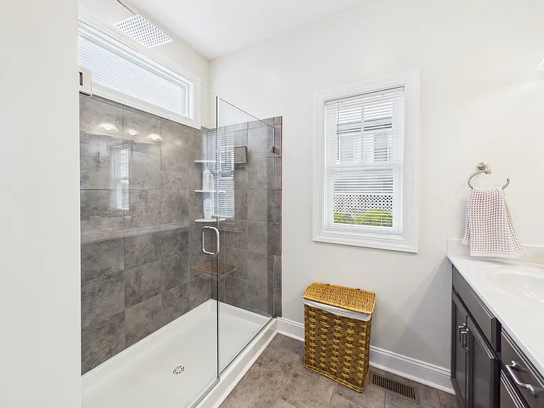912 Kentwood Dr — Photo 25