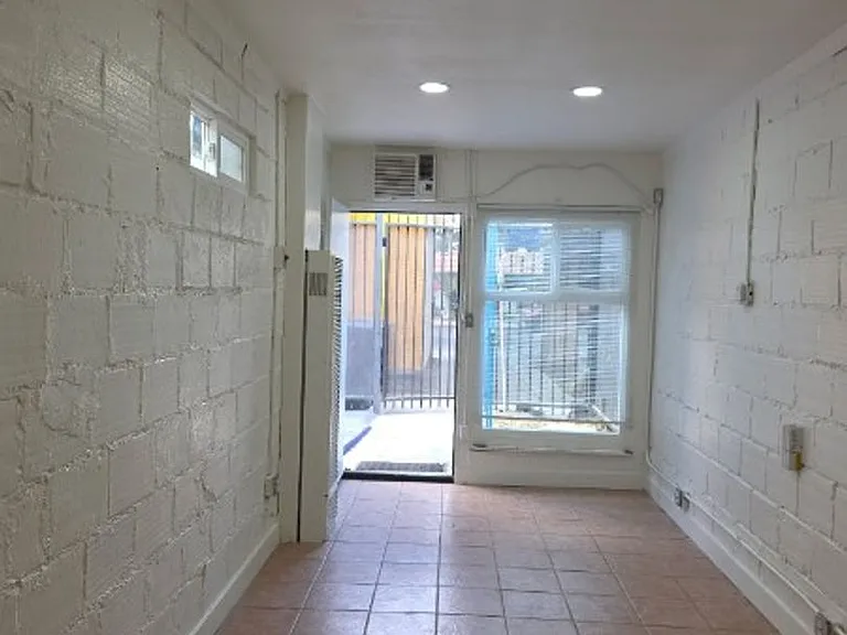 530 E Olive Ave — Photo 2