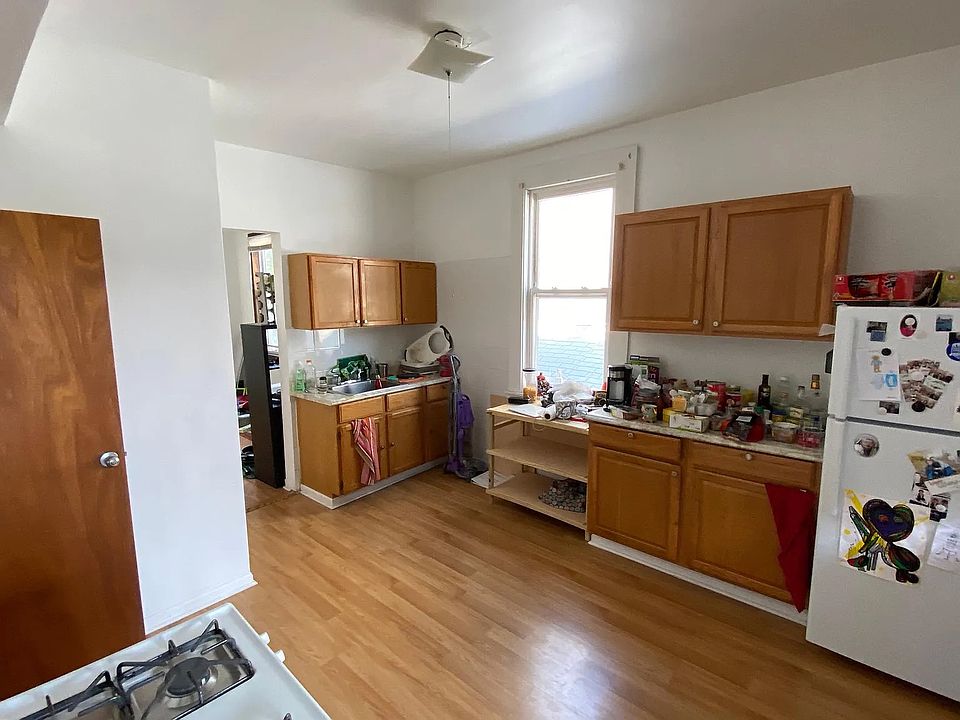 2nd image of 1439 W Fry St
