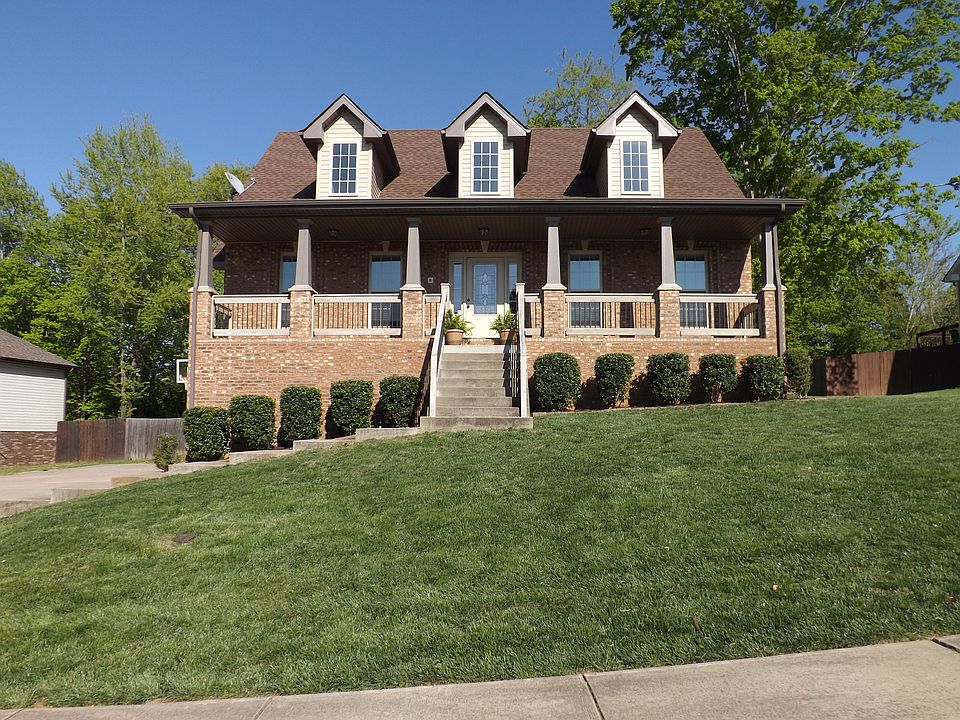 Beautiful porch and yard 
