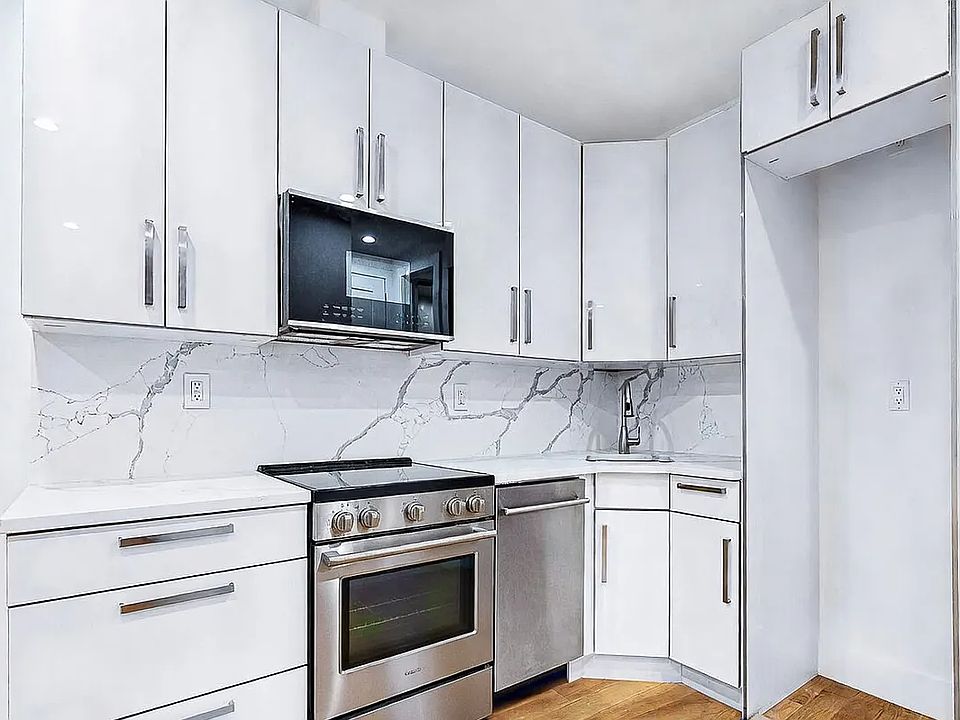 2nd image of 15 W 94th St #4