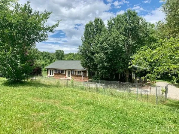 10433 Stewartsville Rd, Vinton, VA 24179