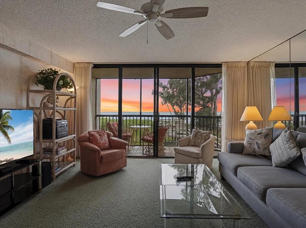 3 bed, 2.0 bath, 1635 sqft, $5,000 — Photo 3