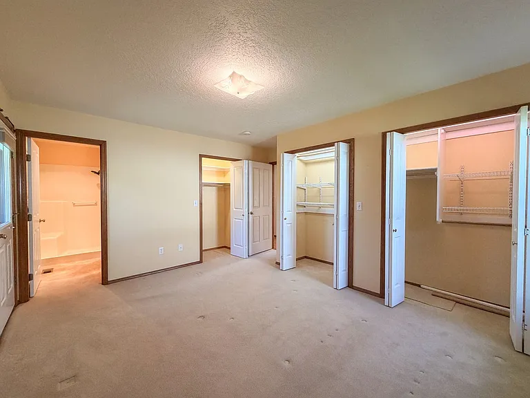 364 SE Davis Ct — Photo 31