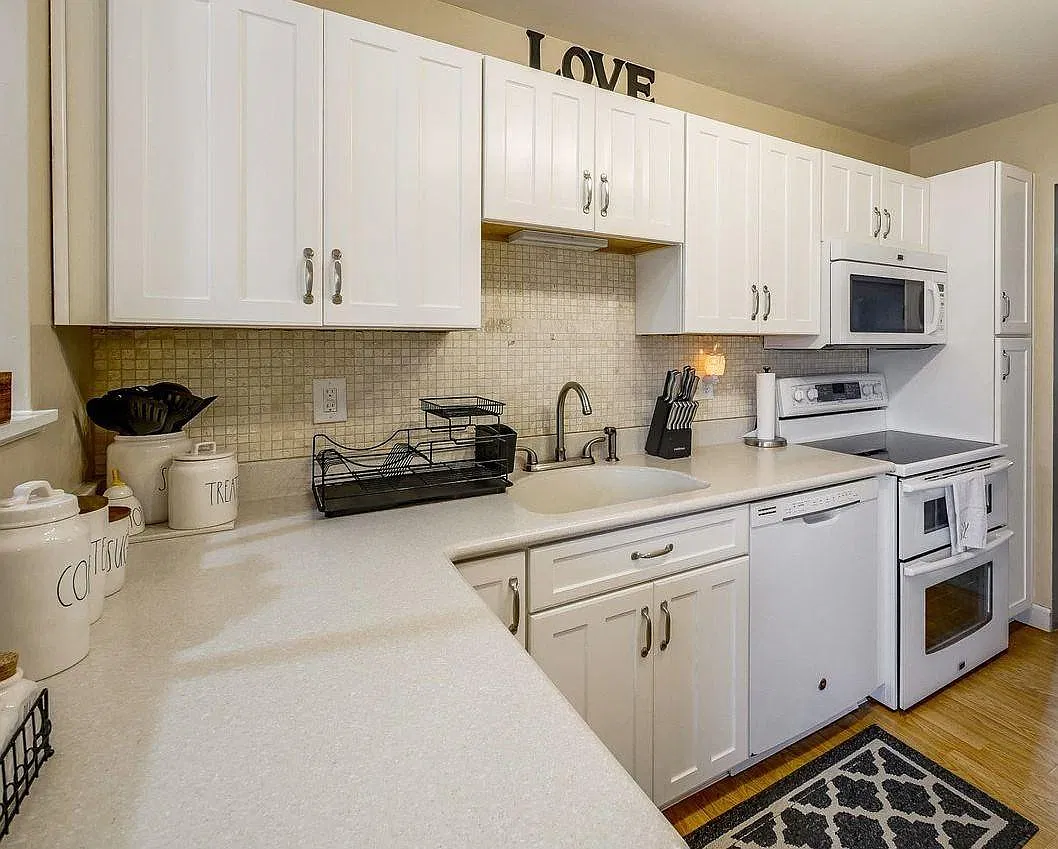 3 bed, 1236 sqft, $1,700 — Photo 3