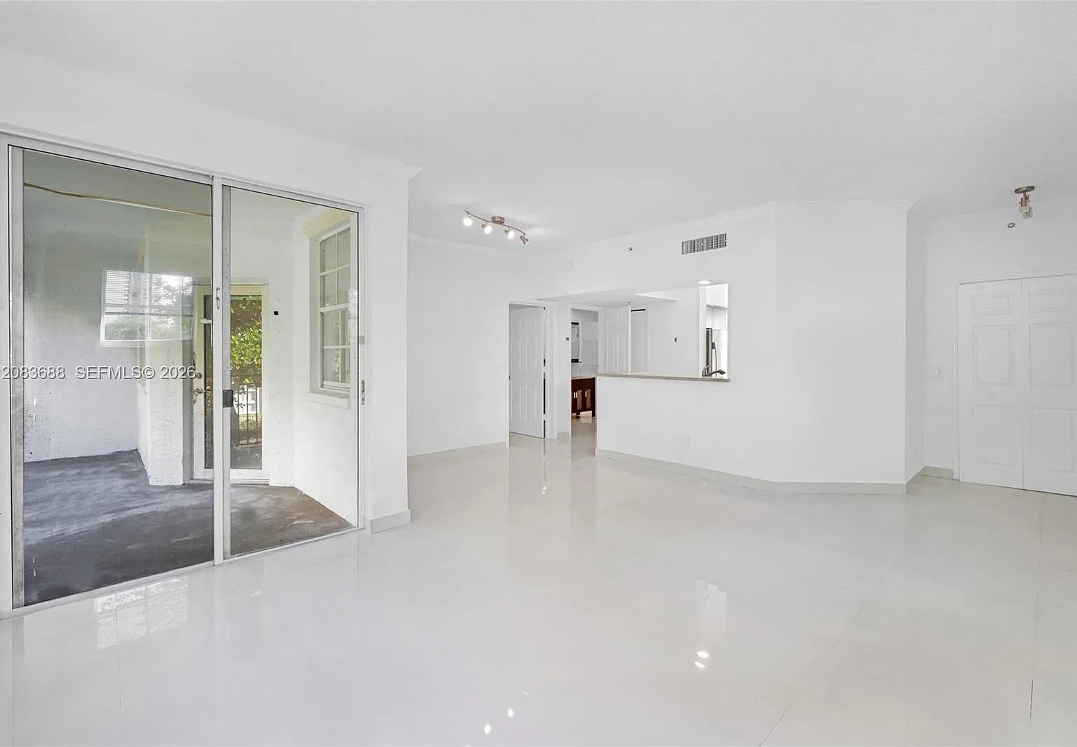 Village By The Bay Condo — Photo 4