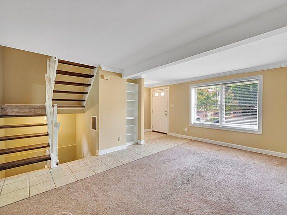 4th image of 9416 Lexington Cir APT B
