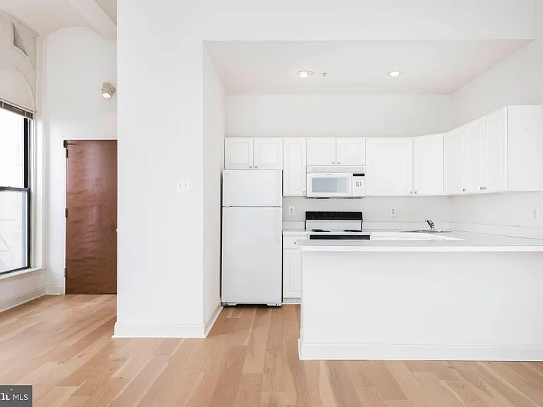 701-3 Sansom St #407 — Photo 7