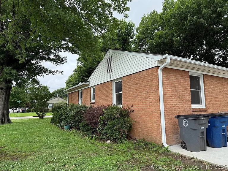 2673 S Sandusky Ave — Photo 36