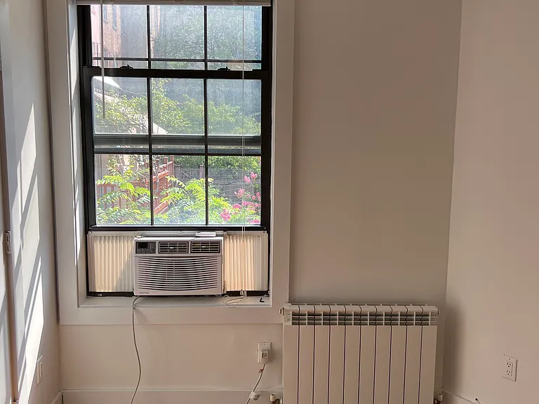152 Franklin St #2R — Photo 7
