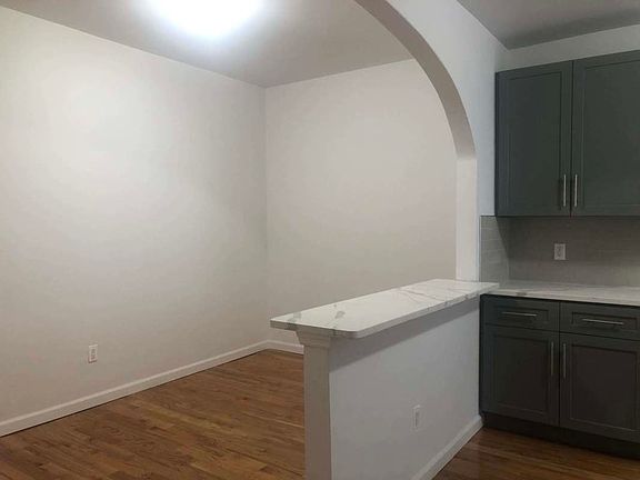 3rd image of 338 Bedford Ave #2