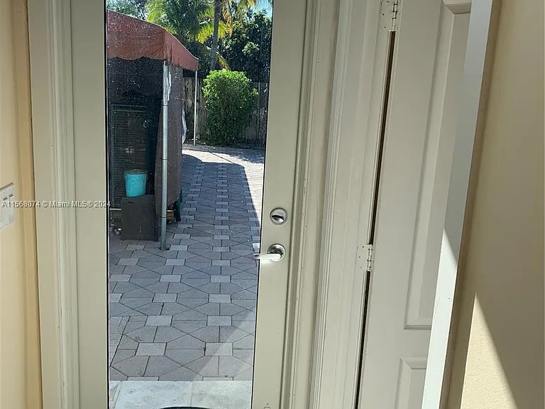 7625 SW 75th Ave — Photo 8