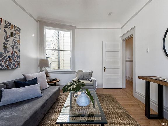 3rd image of 876A Lombard St