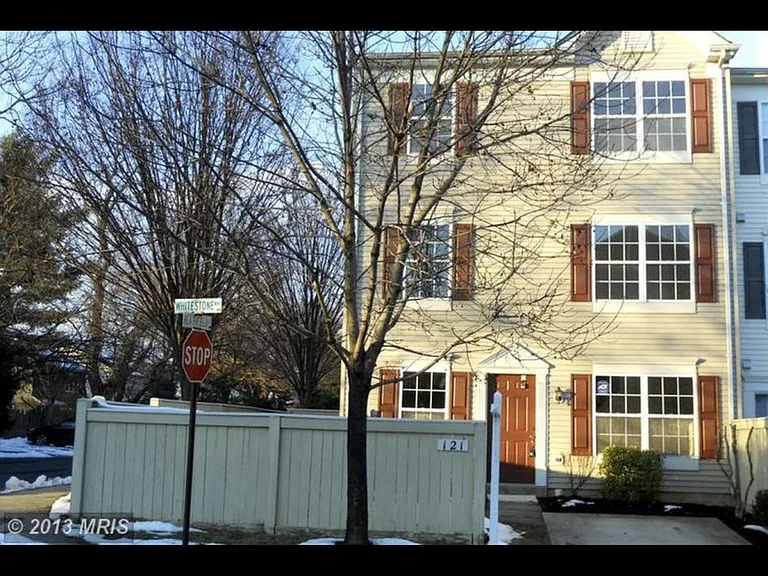 121 Whitestone Way — Photo 1