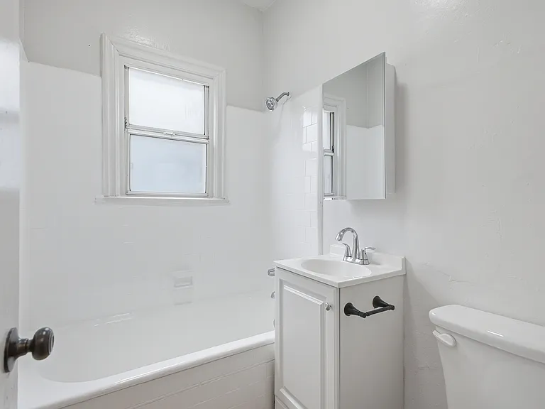 1932 W 25th St #9 — Photo 17
