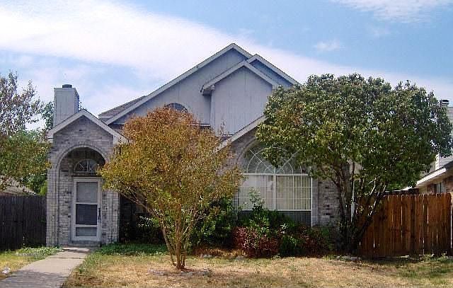 1st image of 513 Picketts Dr