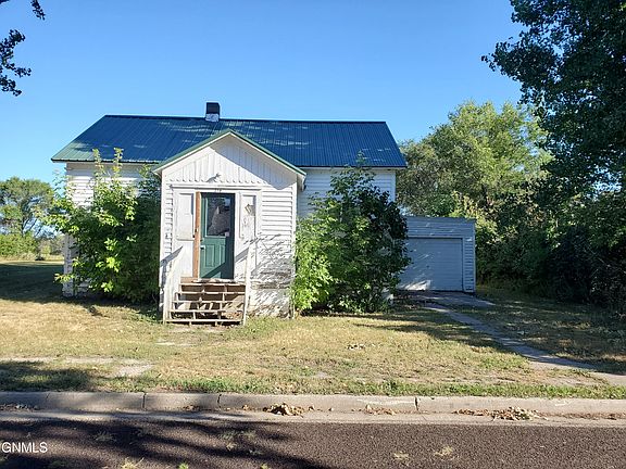 2nd image of 214 Birch St W #W