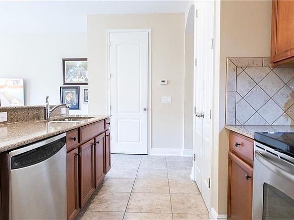 5th image of 431 Ellis Square Ct