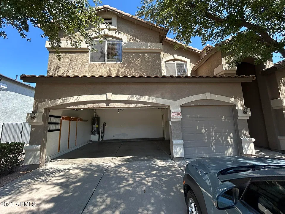 1240 E Baylor Ct