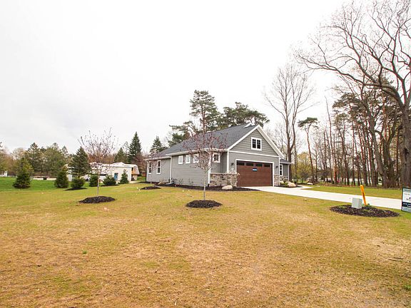 3rd image of 4613 Cottage Ln