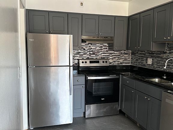 2nd image of 1653 Oakwood Ave