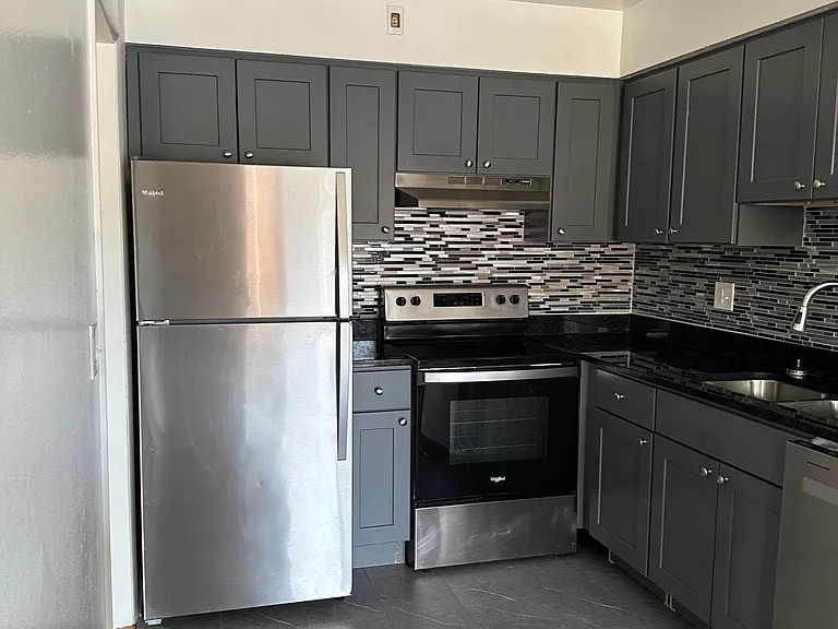 1653 Oakwood Ave — Photo 2
