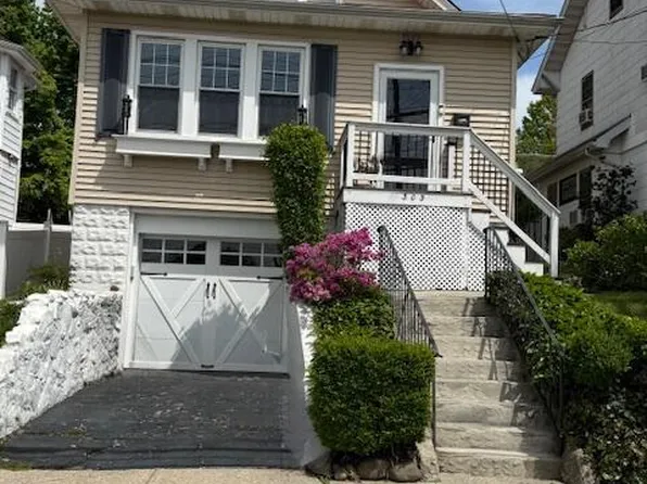 303 Davis Ave, Staten Island, NY 10310