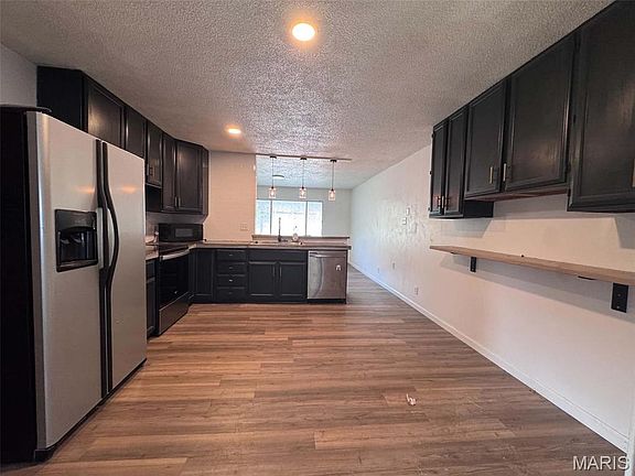 4th image of 12 Newell Ln