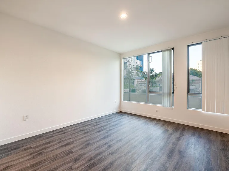 1400 FIG Apartments — Photo 37