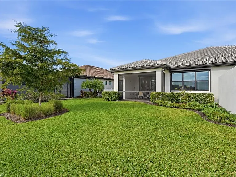 12361 Canal Grande Dr — Photo 32