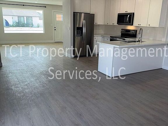 5th image of 1922 W Portobello Ave