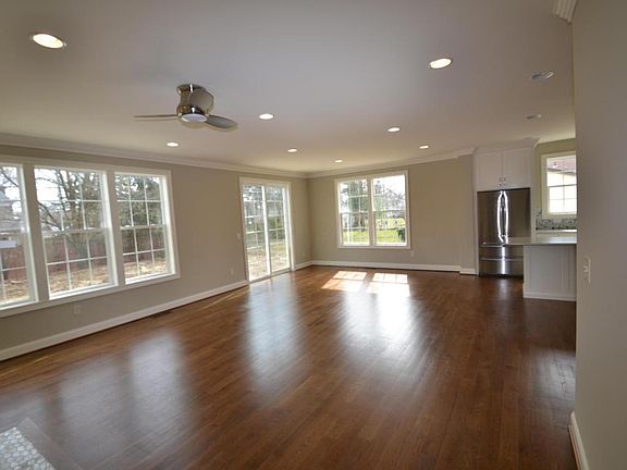 5th image of 4510 Sussex Dr