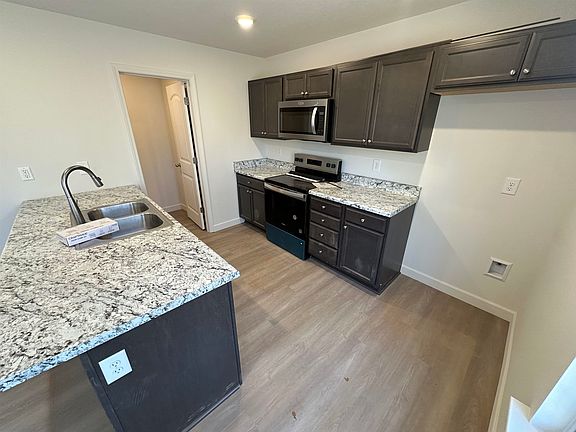 4th image of 593 Wooden Duck St