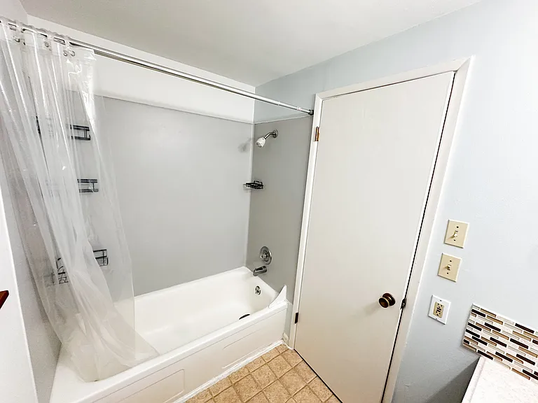 310 NE 45th St #1 — Photo 11