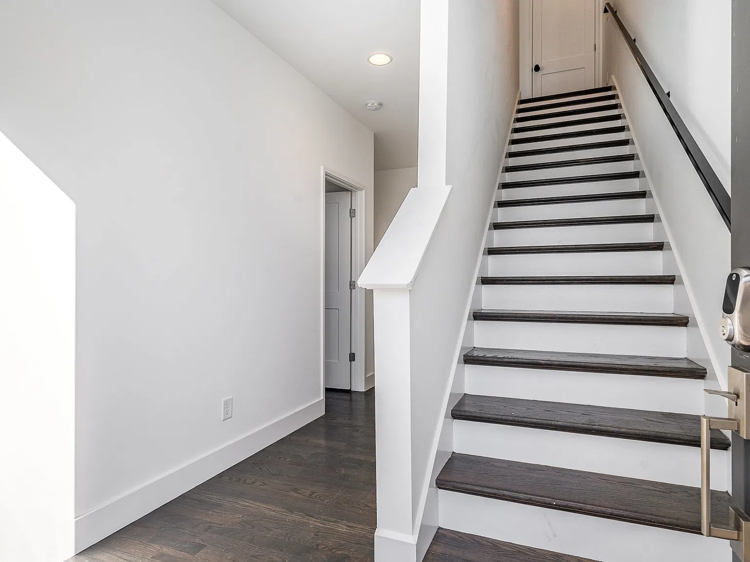 4 bed, 2385 sqft, $3,700 — Photo 4