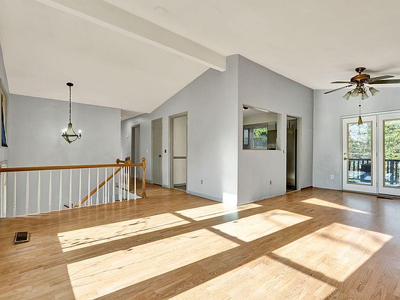 4th image of 607 Mountain Wood Dr