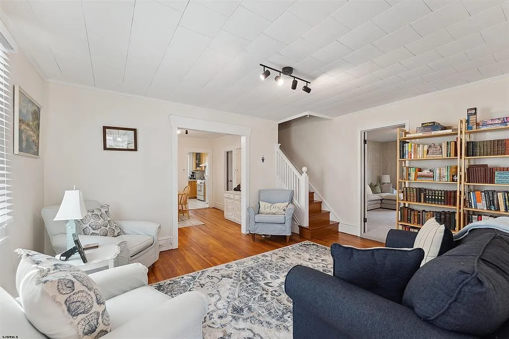 5 bed, $2,800 — Photo 2