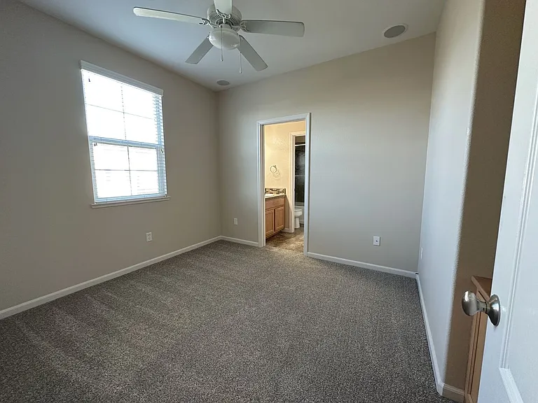 6104 Rockport Ln — Photo 21