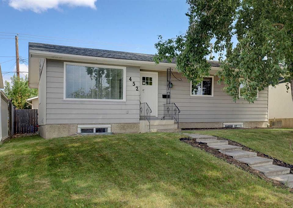 1st image of 452 S Queen Alexandra Way SE