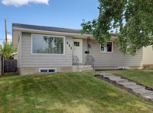 452 S Queen Alexandra Way SE, Calgary, AB T2J3P1