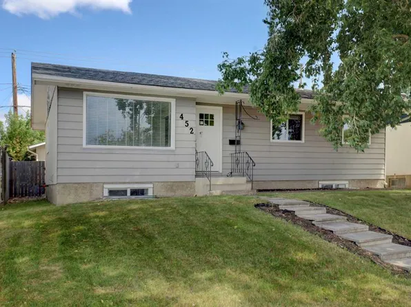 452 S Queen Alexandra Way SE, Calgary, AB T2J 3P1