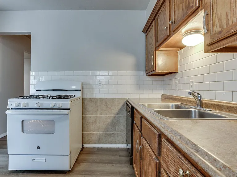 1005 SW 63rd St — Photo 24