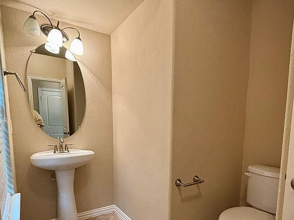 5th image of 10914 Camarillo Ct