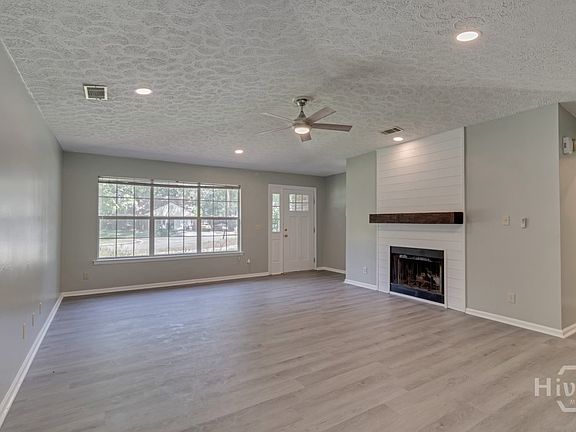 2nd image of 85 Eagle Nest Ln